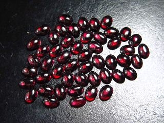 Almandine Garnet 7 x 5 mm winered - oval cabochon - India