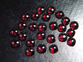 Almandine Garnet 8 x 8 mm winered - cushion cabochon