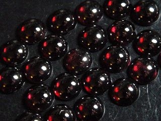 Almandine Garnet 8 mm winered - round cabochon - India