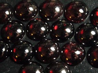 Almandine Garnet 10 mm winered - round cabochon - India