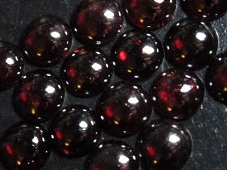Almandine Garnet 10 mm winered - round cabochon - India