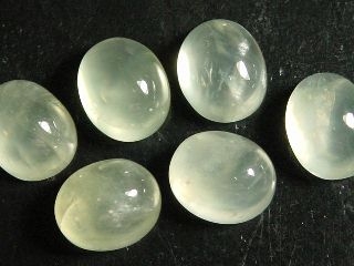 Prehnite 12 x 10 mm - oval cabochon - pastel green