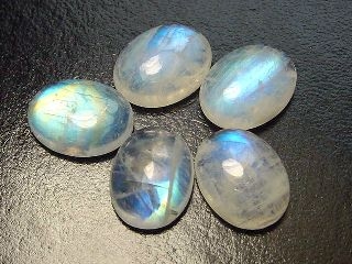 Rainbow Moonstone 16 x 12 mm - oval cabochon
