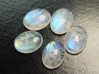 Rainbow Moonstone 16 x 12 mm - oval cabochon