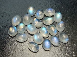 Rainbow Moonstone 8 x 6 mm - oval cabochon