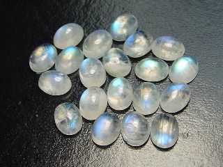Rainbow Moonstone 8 x 6 mm - oval cabochon