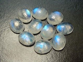 Rainbow Moonstone 10 x 8 mm - oval cabochon