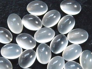 Moonstone white 7 x 5 mm - oval cabochon - Sri Lanka