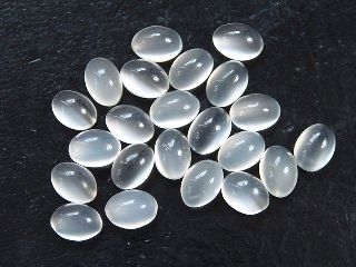 Moonstone white 7 x 5 mm - oval cabochon - Sri Lanka