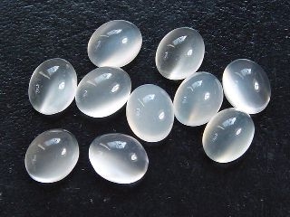 Moonstone white 10 x 8 mm - oval cabochon - Sri Lanka