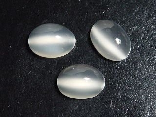 Moonstone white 14 x 10 mm - oval cabochon - Sri Lanka
