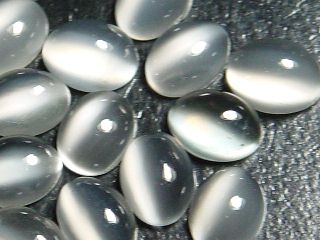 Moonstone white 8 x 6 mm - oval Cabochon - Sri Lanka
