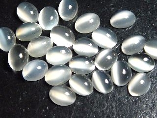 Moonstone white 8 x 6 mm - oval Cabochon - Sri Lanka