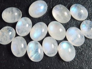 Rainbow Moonstone 9 x 7 mm - oval cabochon