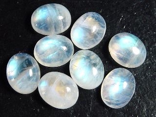 Rainbow Moonstone 11 x 9 mm - oval cabochon
