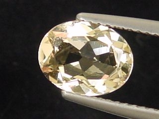 Beryl / Heliodor 1,61 Ct. bright yellow - oval SI