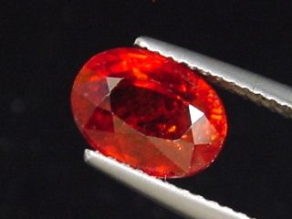 Spessartite Garnet 3,15 Ct. oval - fiery orange red - Tanzania
