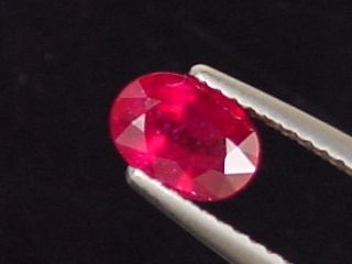 Ruby 1,27 Ct. oval - fine red - treated Madagascar