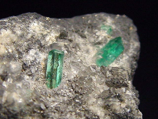 Emerald crystal specimen 45 mm - Muzo, Colombia