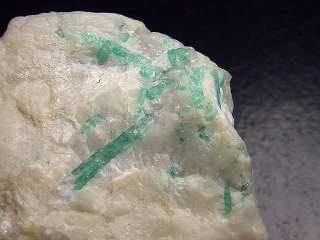 Emerald crystal specimen 56 mm - Muzo, Colombia