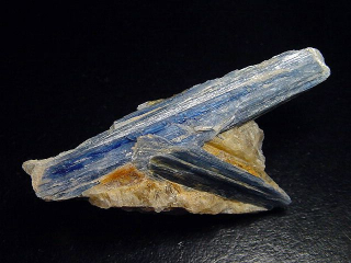 Kyanite / Disthen specimen 73 mm - Minas Gerais, Brazil