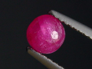 Rubin 0,94 Ct. Naturfarbe 5 mm Rund Cabochon Tansania
