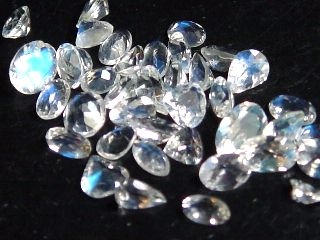 Rainbow Moonstone 5,11 Ct. lot - 39 pieces fine faceted