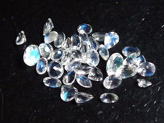 Rainbow Moonstone 5,11 Ct. lot - 39 pieces fine faceted