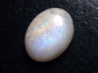 Rainbow moonstone 15,61 Ct. cabochon