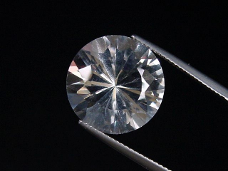 Bergkristall 11,63 Ct. Portugiesischer Rundschliff 16 mm
