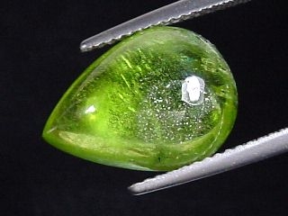 Peridot 8,50 Ct. - applegreen - 15 x 11 mm pear cabochon