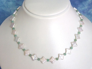Pearl necklace with Aventurine 89,40 Ct. star shape pearls
