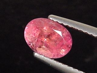 Pezzottaite 1,02 Ct. - fine color oval - Madagascar