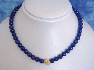 Lapislazuli necklace 207,70 Ct. with fine golden Ammonite
