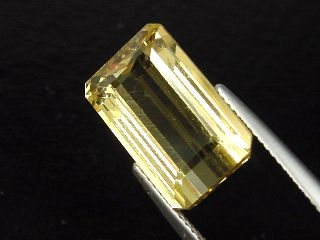 Apatite 8,73 Ct. fine yellow octagon cut Brazil