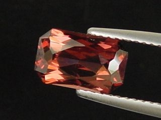 Spinel 1,96 Ct. - scissor cut - Sri Lanka