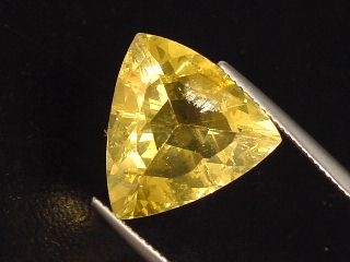 Fluorite 12,17 Ct. - fine yellow - trillion Brazil