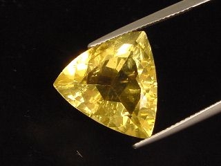 Fluorite 12,17 Ct. - fine yellow - trillion Brazil