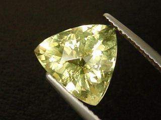 Apatit 4,47 Ct. yellow - perfect trillion cut - Brazil