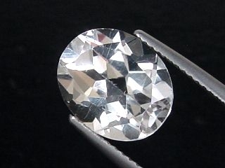 White Topaz 6,21 Ct. - oval 12 x 10 mm