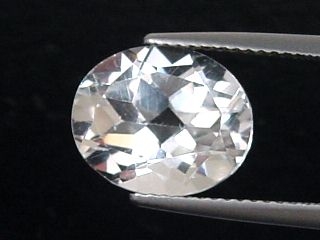 White Topaz 6,21 Ct. - oval 12 x 10 mm