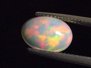Opal 2,16 Ct. - finest colorplay - oval cabochon
