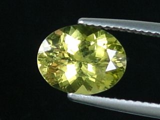 Apatite 2,76 Ct. oval - fine lemon yellow - Brazil