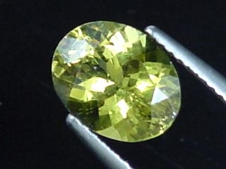 Apatite 2,76 Ct. oval - fine lemon yellow - Brazil