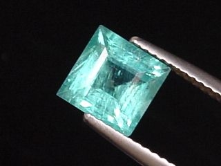 Apatite 2,01 Ct. turquoise blue - carree Madagascar