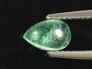 Emerald 0,87 Ct. fine color - pear cabochon Colombia