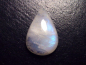 Preview: Regenbogenmondstein 25,49 Ct. Tropfen Cabochon 27 x 18 mm