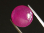 Preview: Rubin 13,50 Ct. Rund Cabochon - Rosarot - behandelt 14 mm