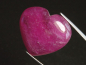 Preview: Rubin 40,41 Ct. Herz Cabochon - Rosarot - behandelt 24 x 21 mm