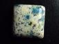 Preview: K2 / Azurit in Granit 47,06 Carat Rechteck Cabochon
